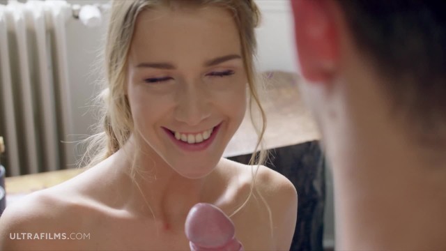phimsex Em Gái Tóc Vàng Châu Âu Bú Cu Trên Sofa Rồi Đụ Nhiều Tư Thế Cuồng Nhiệt